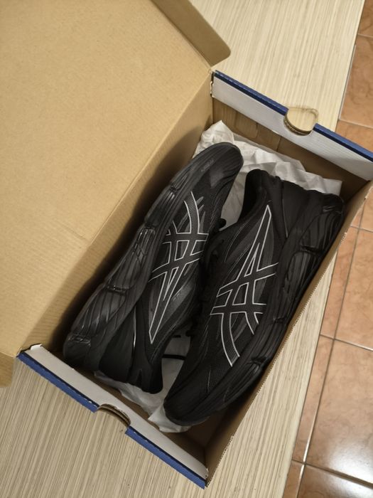 Vând Asics mărimea 44,5