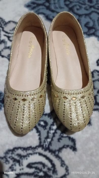 Kelinlar uchun oyoq kiyim