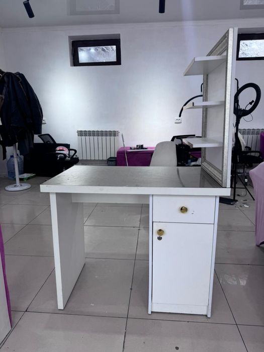 Маникюрний  стол