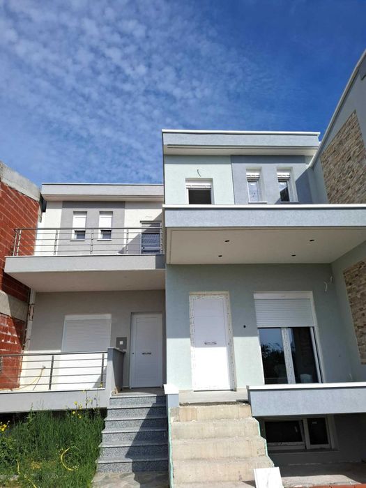 Продава нова къща-мезонет с площ 68м2 двор 200м2 в Неа Врасна, Гърция