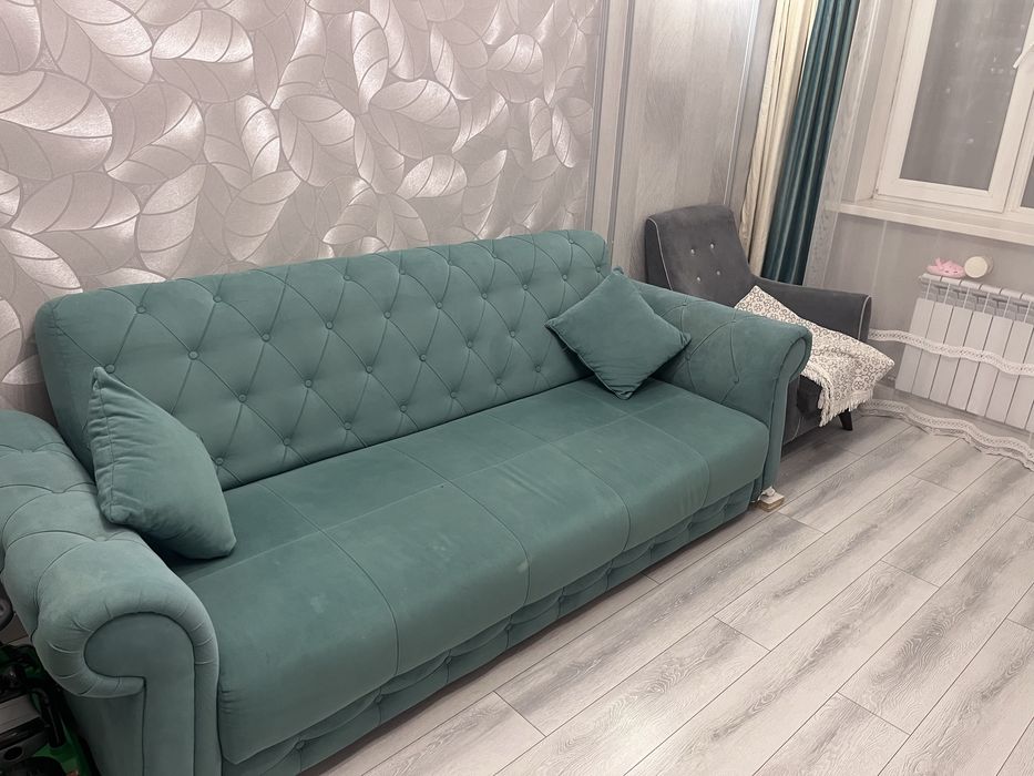 Продам диван вместе с креслом