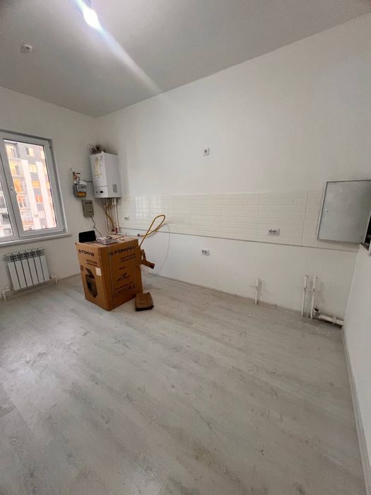 Янги Дархон.   Сдается.  2 х комнатная. Пустая.