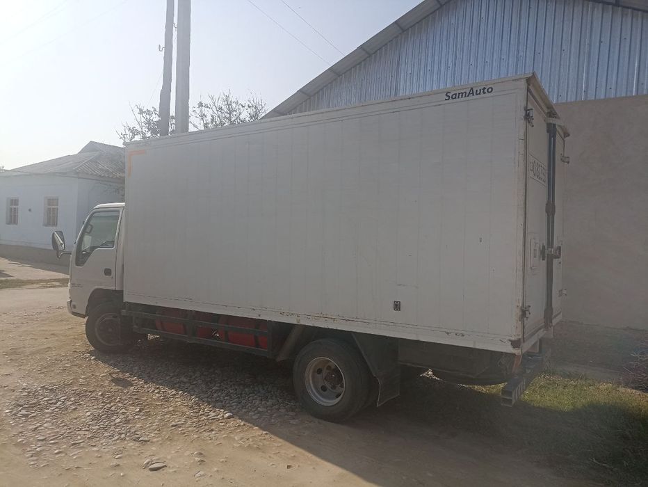Isuzu NQR yili 2015