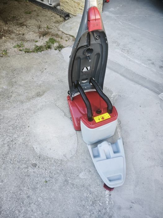 Aparat de spălat, frecat, uscatcu apa calda și aspirator