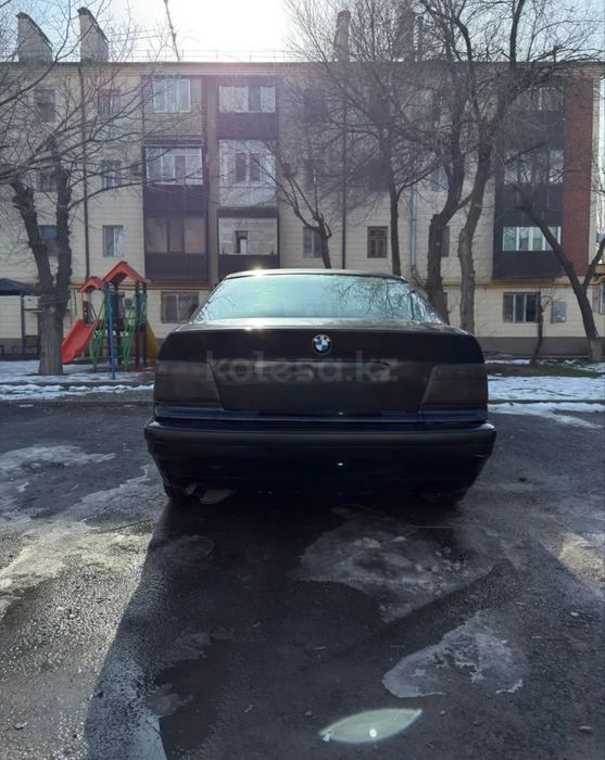 Продаю бмв 318 3серии