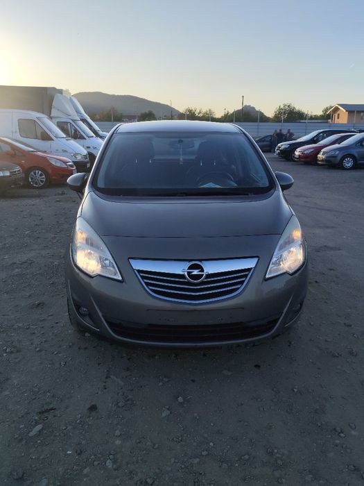 Vând Opel Meriva  2012