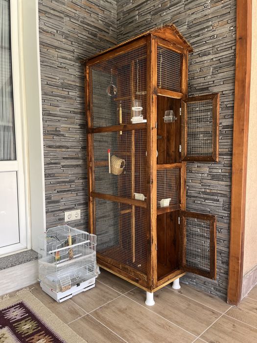 Colivie papagali din lemn