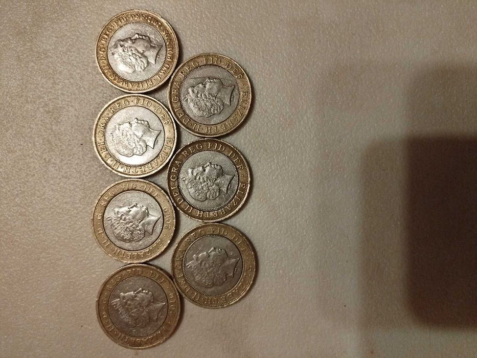 2Англ.Паунда,с Грешки При Сеченето,Без Много от Точките Около Портрета