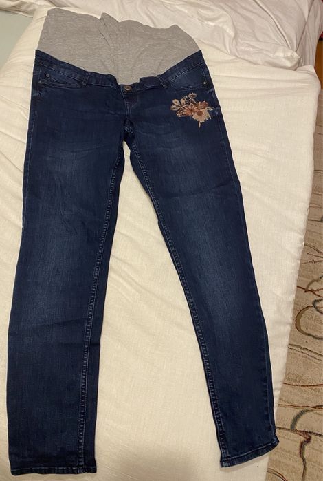 Vând haine de gravide