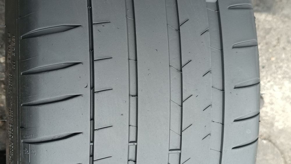 255/30/20 Michelin