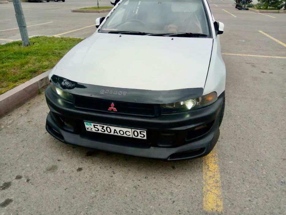 Бампер тюнинг на Митсубиси галанд 8