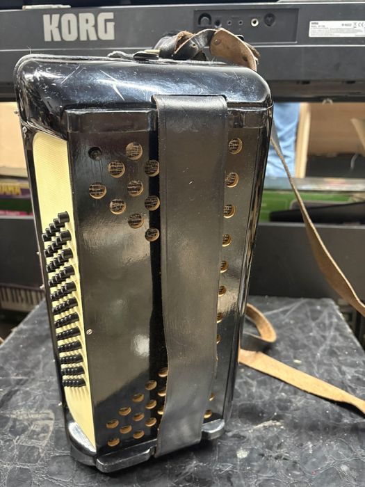 Acordoen Hohner Verdi 1A cu 60 de basi
