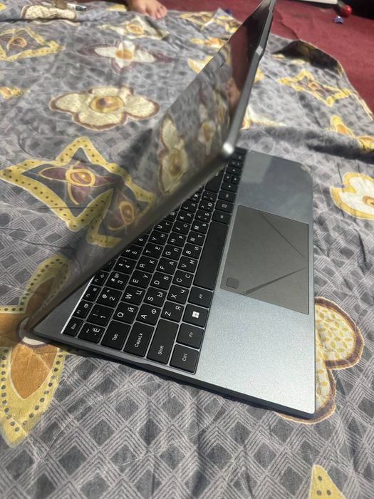Intel Celeron 8 GB ram 512 gb