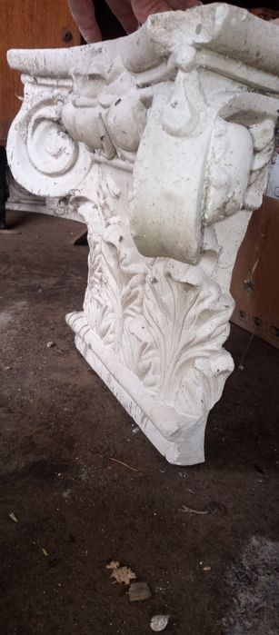 гипсовые  декоративные короны