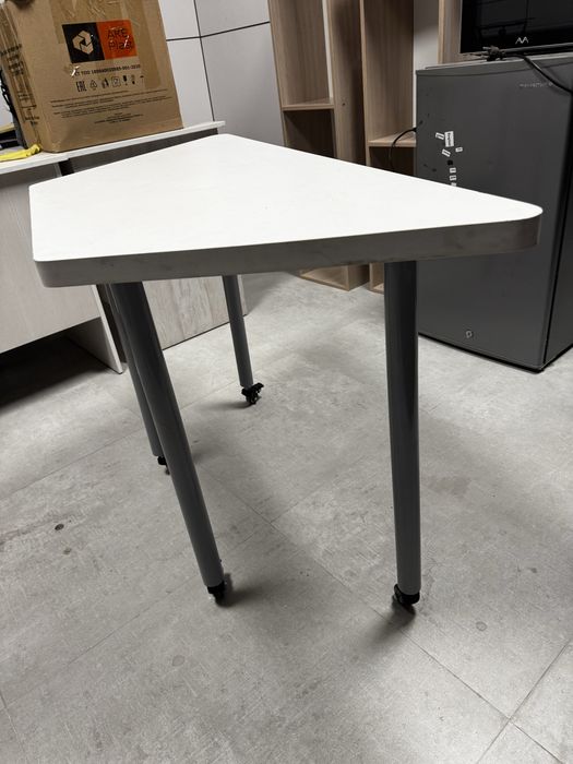 Офисная мебель, стол и парта