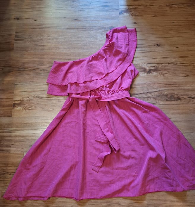 Красиви дамски рокли