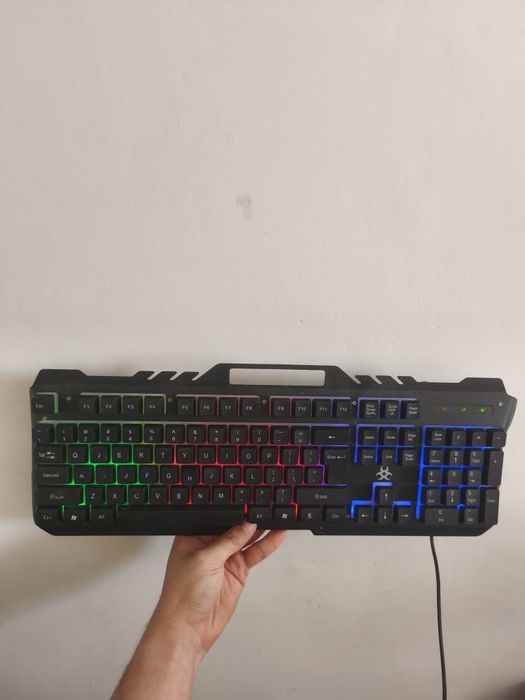 Tastatura Myria cu leduri