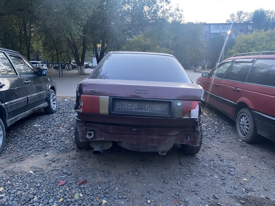 Ауди б 4  1993год