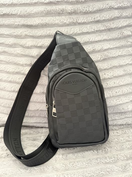 Borseta  umar louis vuitton