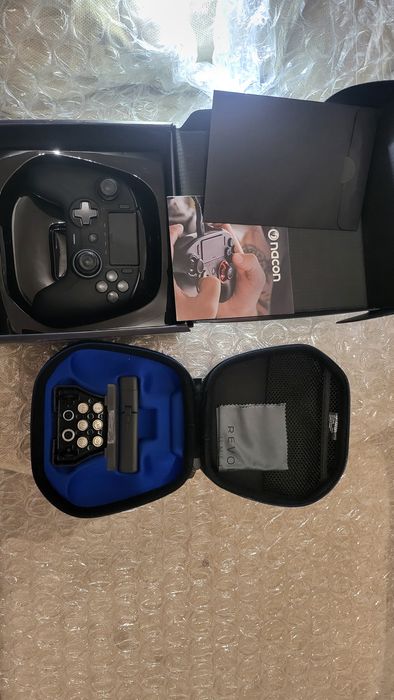 Топ в света геймърски контролер джойстик Nacon Revolution unlimited Pr