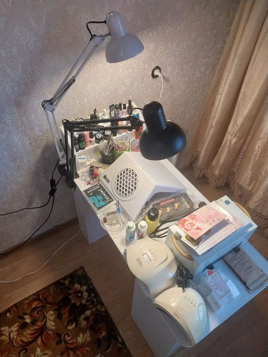 Продам стол маникюрный