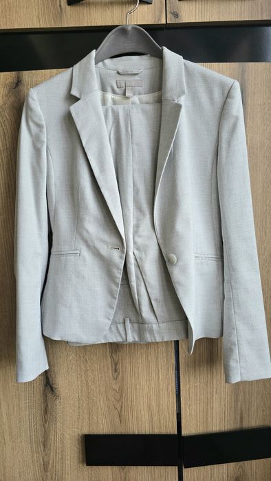 Официален комплект сако и панталон H&M