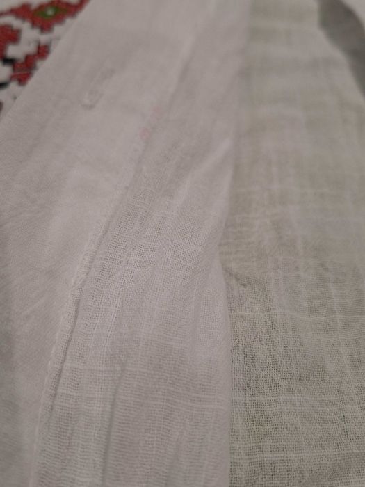 Бяла рокля с шевица