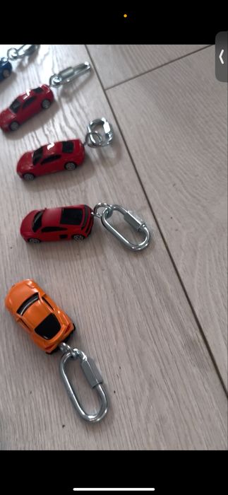 Vand breloc tip masinuta