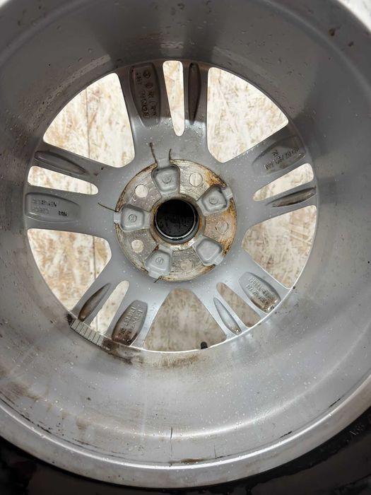 Jante 17 5x112 ET40 7J + 215/65 R17 Hankook vara Audi Q3