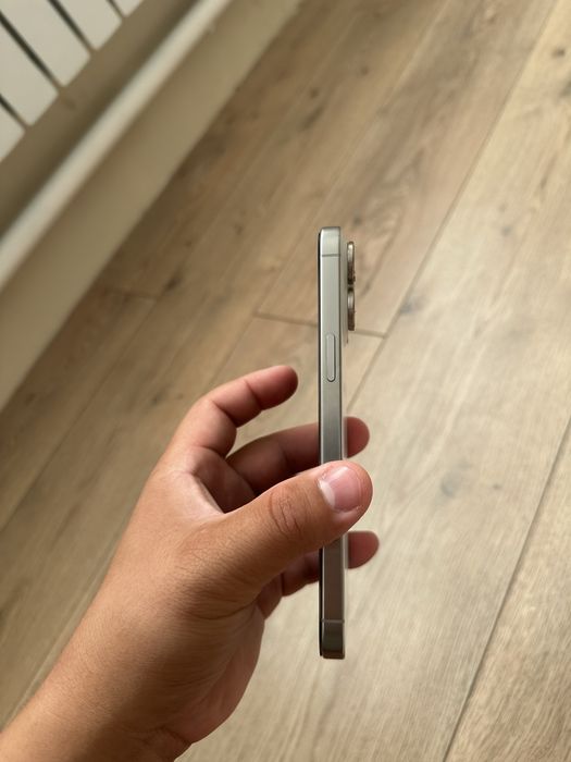 Iphone 16 pro max 256gb (белый) акб 99%  nano sim+ esim