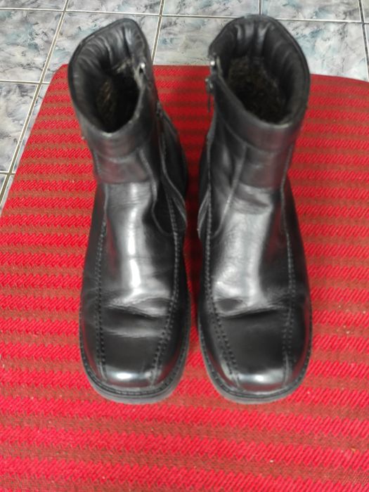 Ghete, bocanci din piele naturală 100%, îmblăniți. 
Foarte ușori, foar