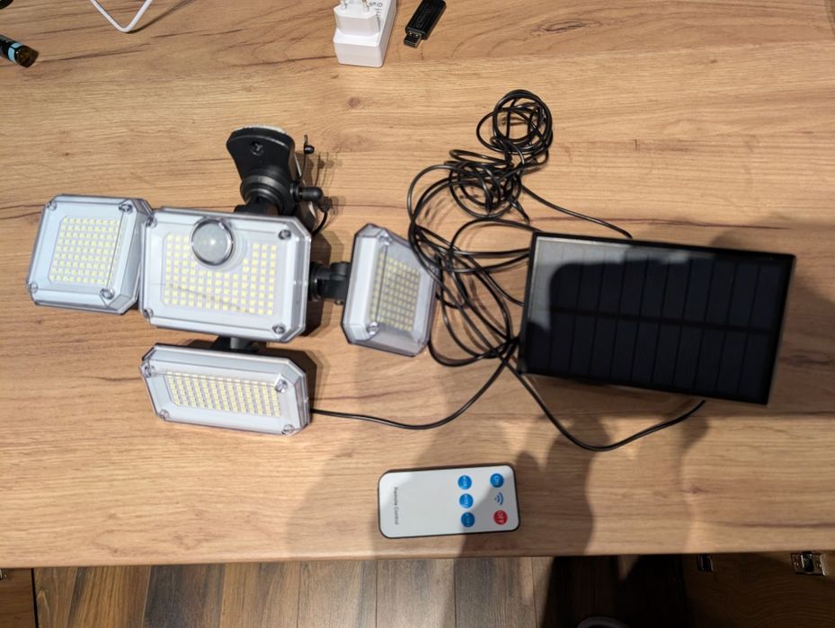 Proiector led  Solar  333 LED ip65, Telecomanda, senzor noapte\