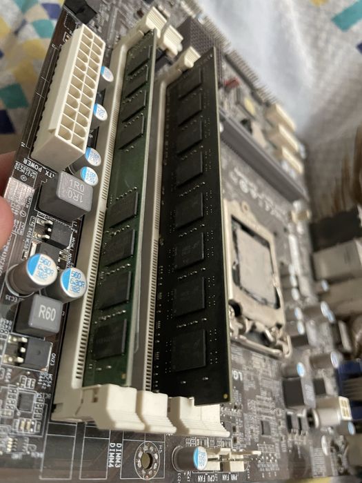 Full komplekt 2x protsessor i3-4330 + plata+ kuller+ naushnik