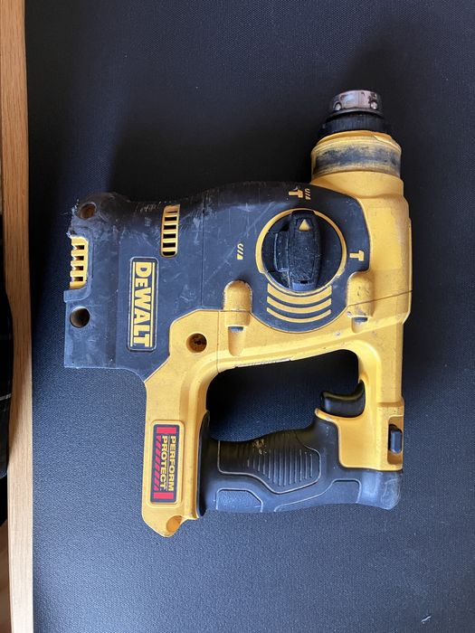 Перфоратор Dewalt DCH254