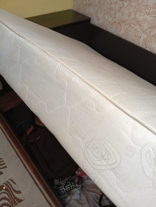 Приста с матрак и ракла.