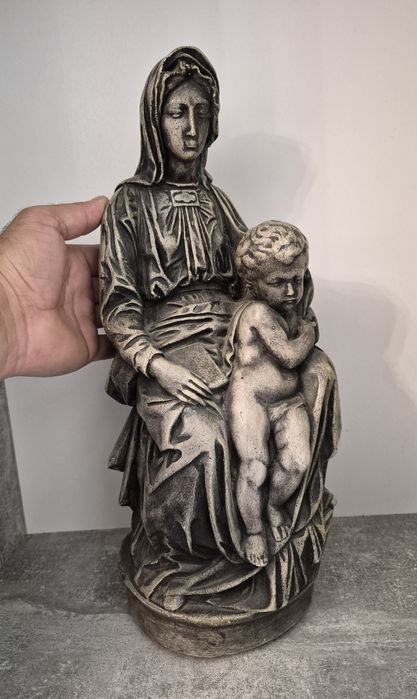 Statuetă Michelangelo Buonarrati Madonna Fecioara Maria cu Pruncul Iisus Sedes Sapientiae din rășină, anii 1950.