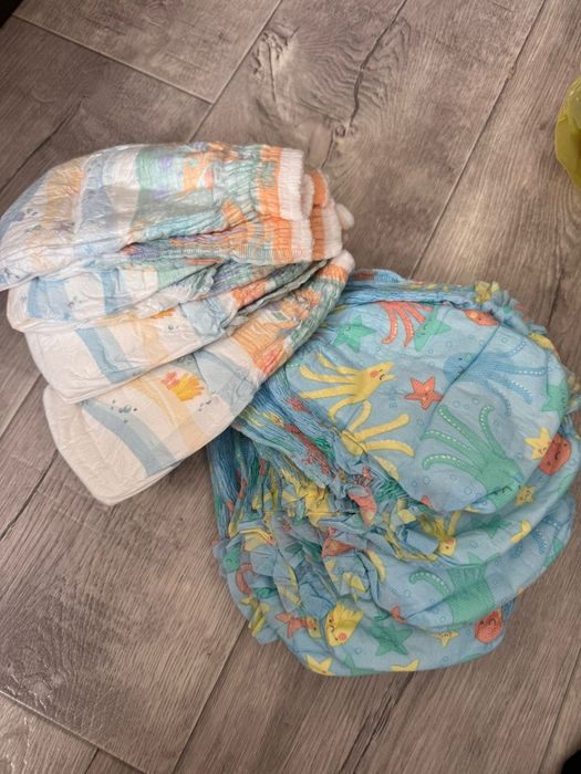 Трусики или памперсы плавать.