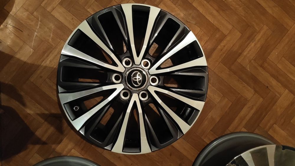 Тойота 300 новые оригинал 20е