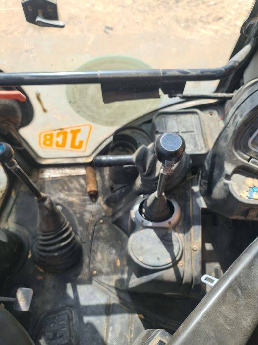 Продам Экскаватор погрузчик jcb