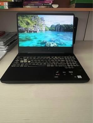 Vand sau schimb laptop gaming - stare excelenta