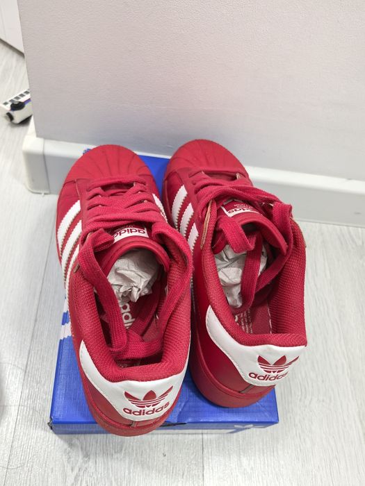 Продам кроссовки adidas