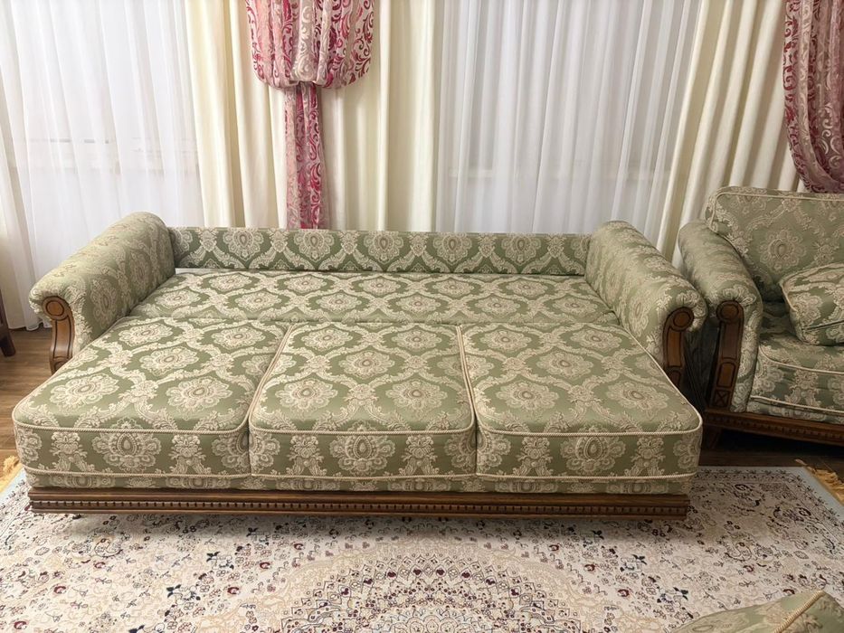 Продам диван с креслом.