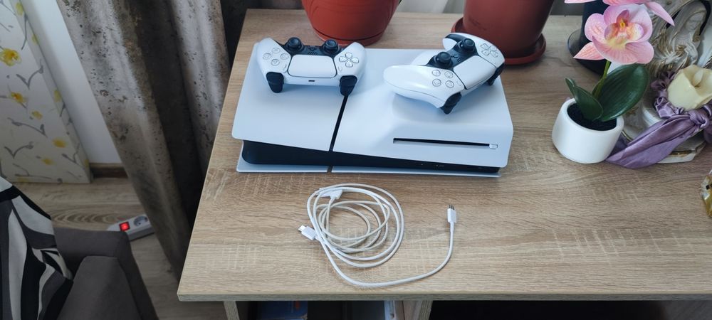 Vând consolă PlayStation 5 PS5 slim 1tb model cu disc  cu factură și garanție