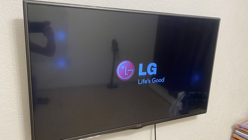Телевизор LG в рабочем состояние