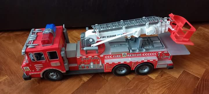 Masina pompieri cu accesorii