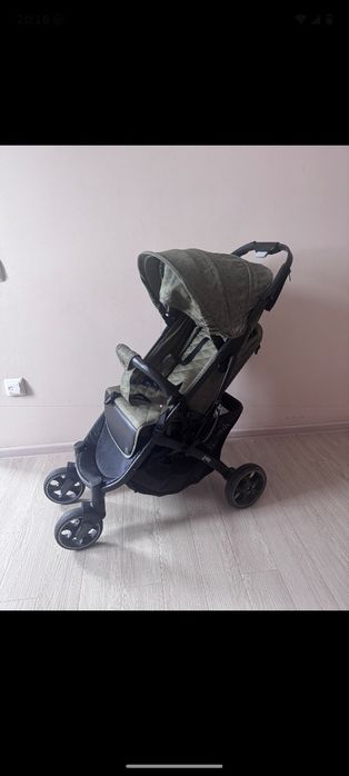 Продается коляска чемодан,лёгкая в отличном состоянии