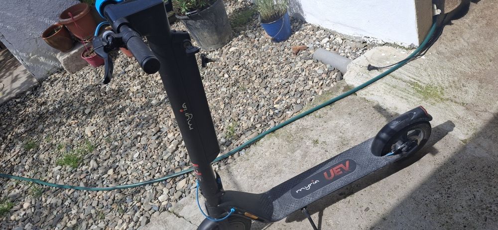 Vând trotineta Myria