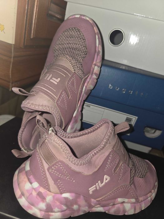 Fila момиче маратонки