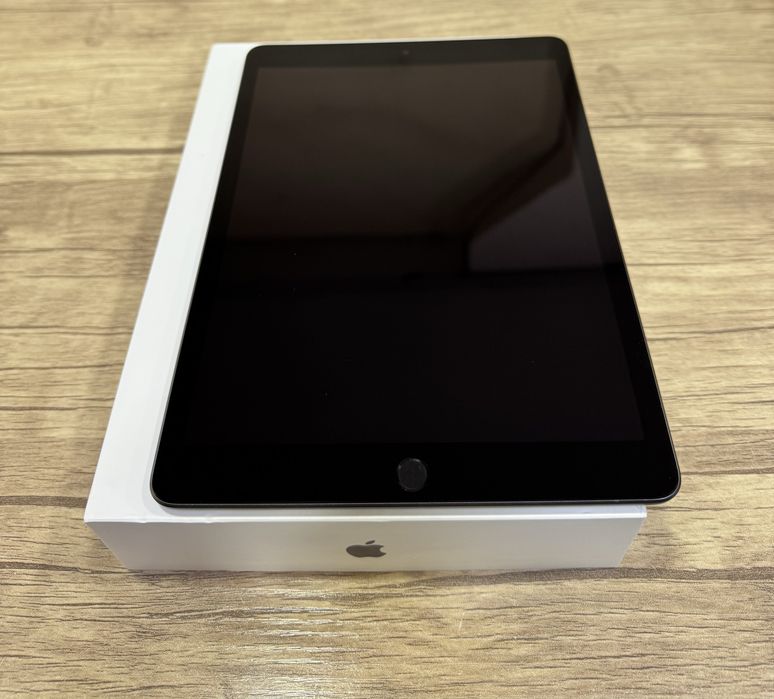 Prodam Idyal Ipad 9 64GB wi-fi + Smart Keyboard