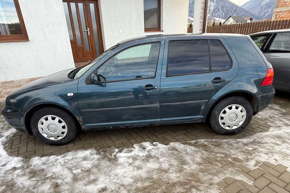 Golf 4 1.6 16V 105 cp 2001 benzina